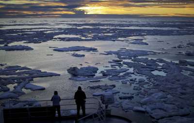 Период потепления сейчас впервые сказывается на всей планете одновременно. Иллюстрация AP Photo/David Goldman