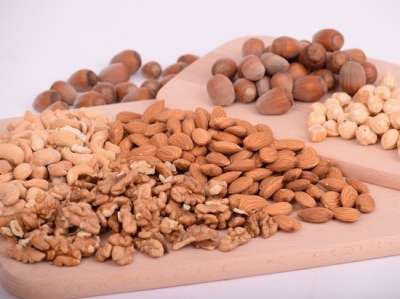 Орехи следует употреблять 1-2 раза в неделю, небольшими порциями (около 35 г).