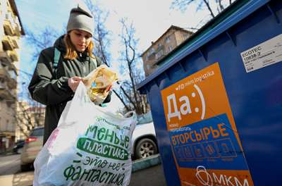 Вместо одного большого контейнера для отходов во дворах поставят несколько маленьких. Фото: АГН Москва