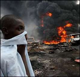 Трагедия на нефтепроводе в Нигерии! Сотни погибших. Фото: AP