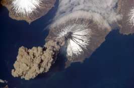 Извержение грязевого вулкана в Индонезии. Фото с сайта images.nature.web.ru