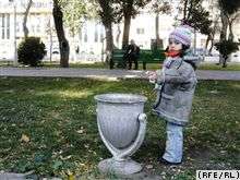 О том, что мусор с улиц надо убирать, знают даже малые дети. svobodanews.ru