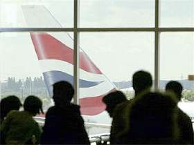 Пассажиры в аэропорту Хитроу. Фото AFP