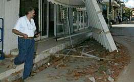 Три сильных землетрясения магнитудой до 5,9 произошли в Греции. Фото: РИА Новости