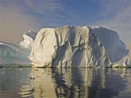 Один из антарктических айсбергов. Фото с сайта antarctica.ac.uk