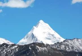 Непальский энтузиаст предлагает свой способ защиты экологии Эвереста. Фото: АМИ-ТАСС
