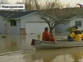 Покинуть район бедствия весьма затруднительно, так как многие шоссе штата затоплены водой. Фото: Вести.Ru