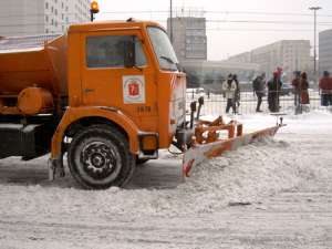 Уборка снега и обработка дорог реагентами. Фото: http://steer.ru