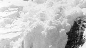 Сход снежной лавины произошел в воскресенье утром на границе Хакасии и Кузбасса, на территории Красноярской железной дороги, под завалами оказалось, по предварительным данным, пять человек. Фото: РИА Новости
