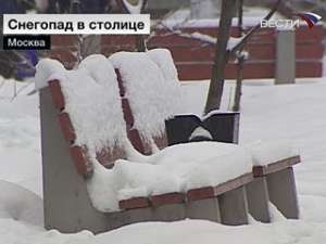 В центральных районах России зима берёт реванш за бесснежный и аномально тёплый декабрь. В Москве с утра метёт, снегу нападало уже 10 сантиметров. Фото: Вести.Ru
