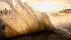 Волны могут стать одним из главных источников возобновляемой энергии. Фото: РИА Новости