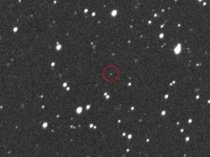 Фотографии астероида 2009 DD45 (обведен красным), сделанные в обсерватории Сайдинг-Спрингс в Австралии. Фото Robert H. McNaught ANU/UA 