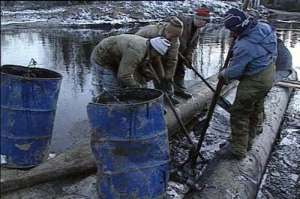 Нефтесодержащая жидкость попала в ручей в Оренбургской области. Архив http://img.nr2.ru