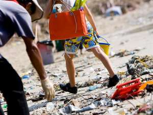 Пляжи постепенно превращаются в горы мусора. Фото: Радио Свобода