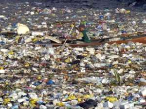 Опасения многих ученых и экологов, что изделия из пластмассы, составляющие значительную часть выбрасываемого человеком мусора, будут разлагаться тысячелетиями, оказались отчасти ложными. Фото: http://pathwaysofaltruism.com/
