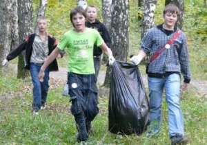 Экологическая акция по уборке мусора. Фото: Департамент Природопользования и охраны  окружающей среды города Москвы