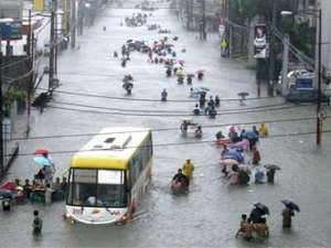 Затопленная улица в Маниле. Фото ©AP