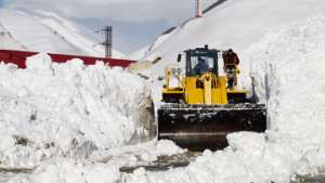 Плохая погода мешает освобождению людей из снежного затора в Дагестане. Фото: РИА Новости