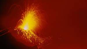 Извержение раскалило купол вулкана Шивелуч на Камчатке, Фото: РИА Новости