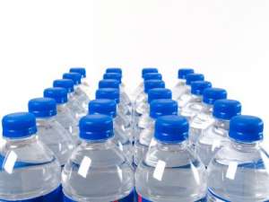 Питьевая вода в бутылках. Фото: http://www.dailycomedy.com