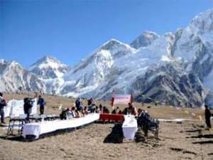 Правительство Непала провело заседание по климату на Эвересте. Фото: http://news.xinhuanet.com/english/2009-12/04/content_12588821.htm