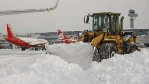 Снегоуборочные работы в аэропорту Дюссельдорфа. Фото: РИА Новости