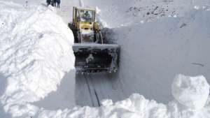 Расчистка снежных завалов на Транскавказской автомагистрали. Фото: РИА Новости