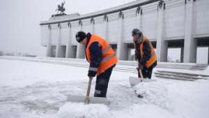 Власти Москвы хотят изменить принцип уборки снега в центре Москвы. Фото: РИА Новости