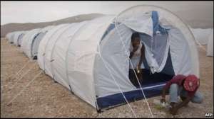 Бездомным гаитянам угрожает новая стихия - проливные дожди и ураганы. Фото: http://www.bbc.co.uk/