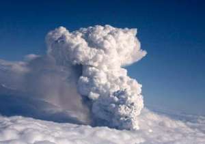Облако вулканического пепла. Фото: http://zman.com/