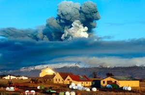 Исландский вулкан Эйяфьятлайокудль. Фото: http://bigpicture.ru