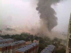 В настоящее время район, где произошла авария, окутан едким черным дымом. Фото: http://news.jxnews.com.cn