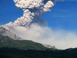 Вулкан Шивелуч на Камчатке выбросил столб пепла на высоту более 6 км. Фото: Камчатский Научный Центр ДВО РАН