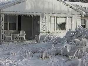 Жертвами снежных бурь в США стали 16 человек. Фото: Вести.Ru
