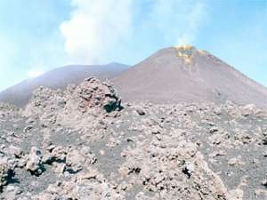 На Сицилии в среду вечером вновь активизировался вулкан Этна - крупнейший из действующих в Европе. Фото: http://www.globallookpress.com/