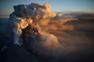 Извержение вулкана Кизимен. Фото: http://ecocollaps.ru