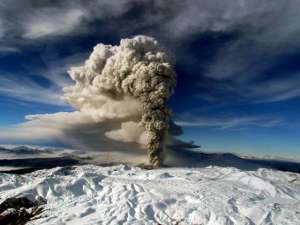 Облако пепла от извержения чилийского вулкана Пуйеуэ вновь привело к отмене авиарейсов в аэропортах аргентинской столицы. Фото: http://www.globallookpress.com/