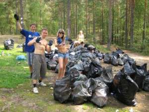 Уборка мусора. Фото: http://jourdom.ru