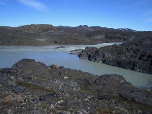 Раннеархейские серпентинитовые грязевые вулканы Исуа (Гренландия) (фото PNAS / Marie-Laure Pons, et al.).  
