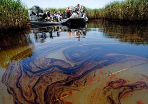 Разлив нефти. Фото: http://www.phongpo.com