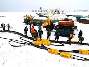 Откачка нефти с танкера &quot;Каракумнефть&quot;. Фото: http://pronedra.ru