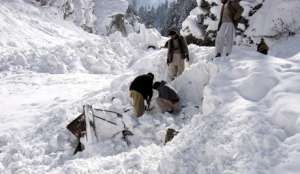 Более 30 человек погибли в Афганистане в результате схода лавины. Фото EPA с сайта &quot;Голос России&quot;