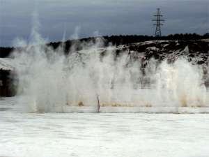 Подрывы льда на реках. Фото: http://gazeta.a42.ru