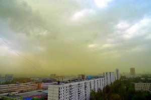 &quot;Зеленые&quot; облака над Москвой. Фото: http://www.meteoprog.ua