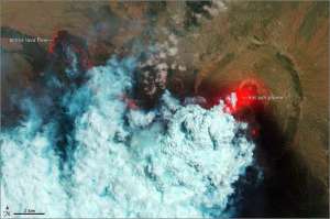 Фотография извергающегося Набро, сделанная спутником EO-1 24 июня 2011 года.