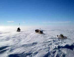 Ледник Ферриньо в хорошую погоду... (Здесь и ниже фото R.G. Bingham.)