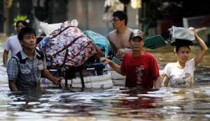 Наводнение в Бирме выгнало из домов 85 тысяч человек. Фото EPA с сайта &quot;Голос России&quot;