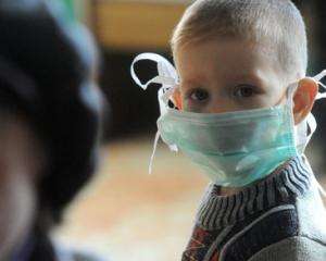 Ребенок в респираторной маске. Фото: http://medinfo.ua