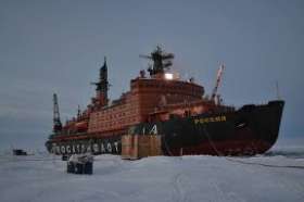 Дрейфующие станции в Арктике будут работать вместе с научными судами. Фото: http://www.b-port.com