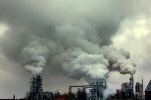 Промышленные выбросы в атмосферу вредных веществ. Фото: http://www.bashinform.ru